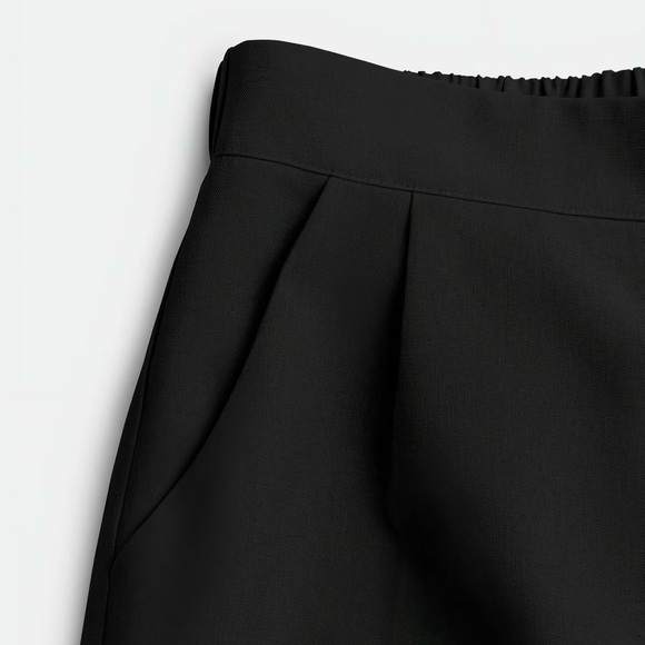 Chic Black Sleeveless Romper with V-Neckline - Picture 6 of 6